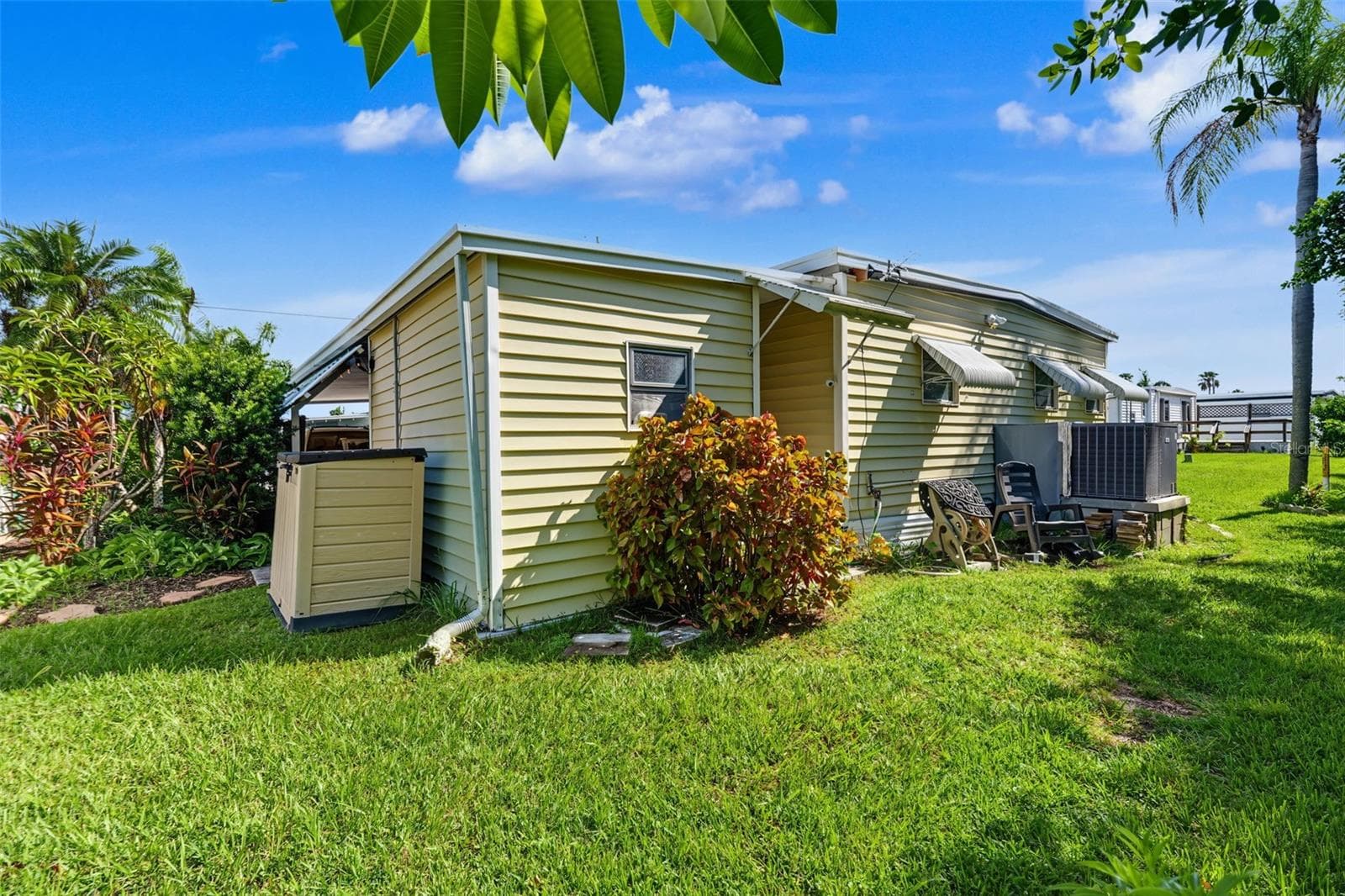 Mobile Home at 18675 US HIGHWAY 19 N #427, CLEARWATER, photo 38 of 45