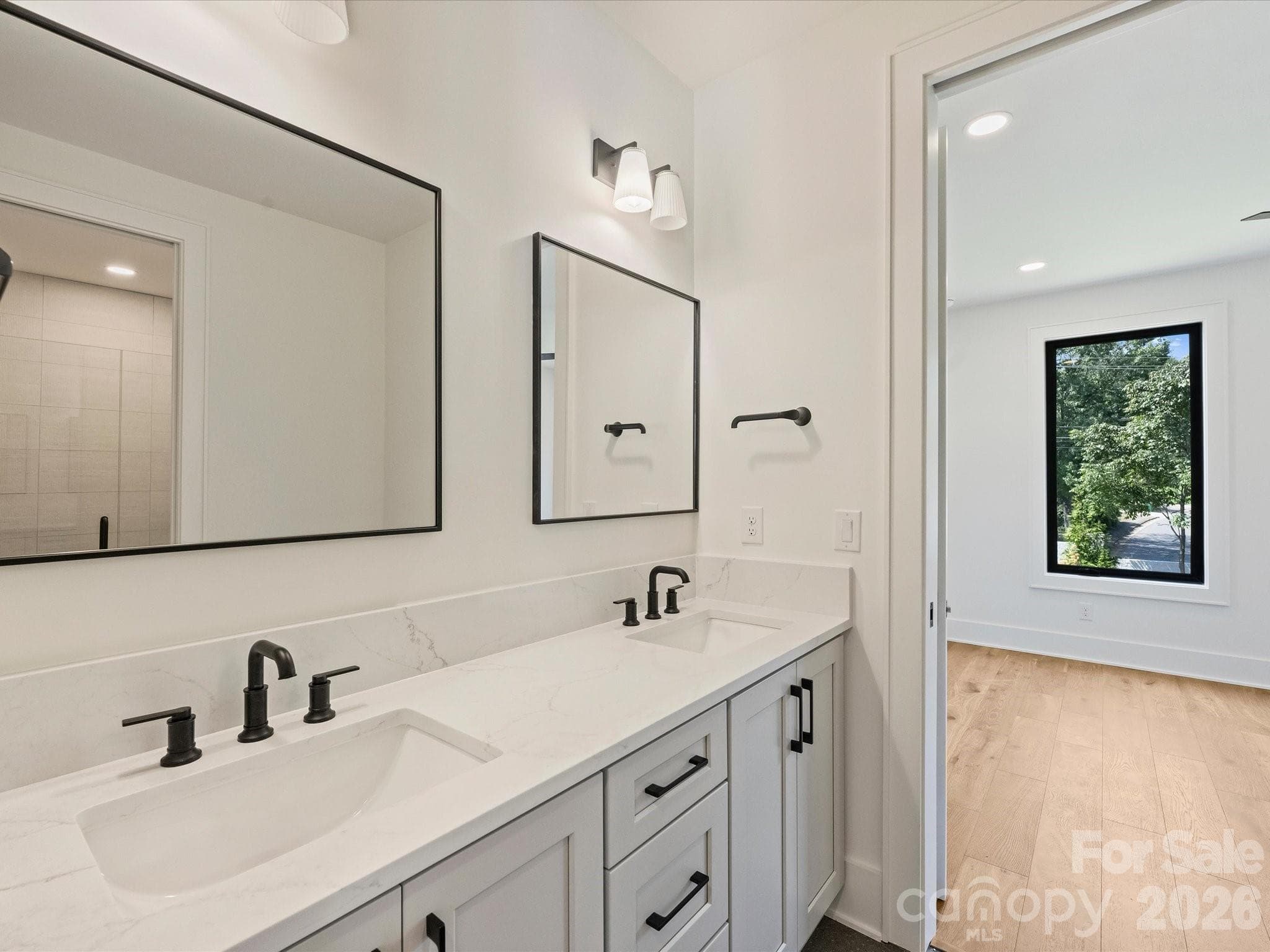 Shared bath for 3rd and 4th bedrooms - Charlotte