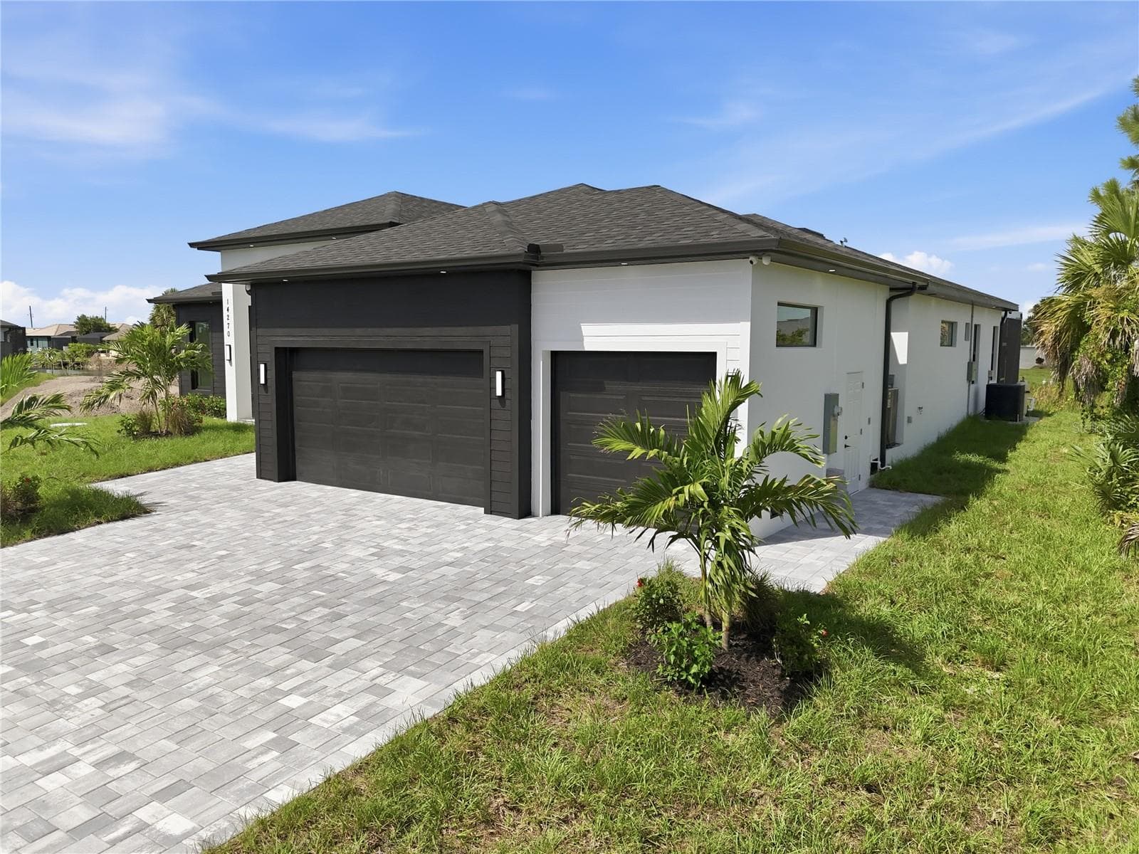 Single Family Residence at 14270 FORT WORTH CIR, PORT CHARLOTTE, photo 2 of 48