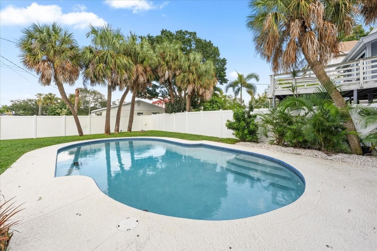 Single Family Residence at 4675 CHANCELLOR CIR NE, ST PETERSBURG, photo 9 of 55