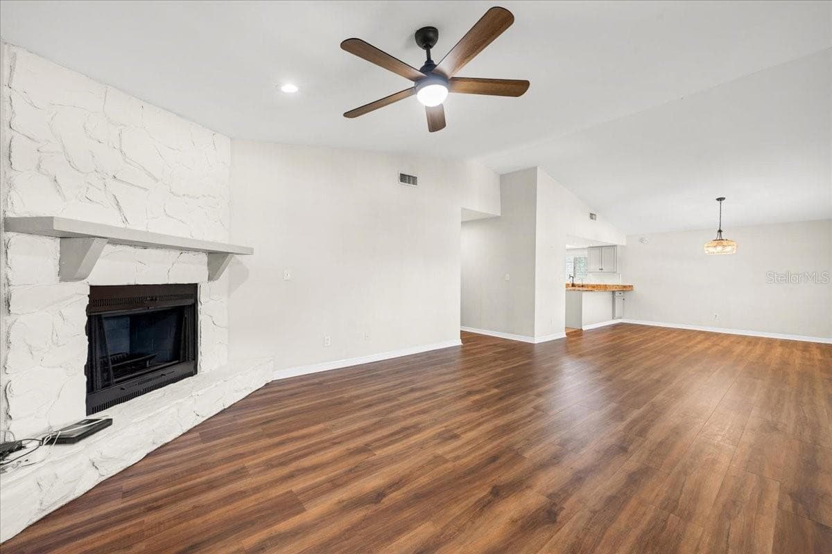 Wood Burning Fireplace - 4675 CHANCELLOR CIR NE, ST PETERSBURG