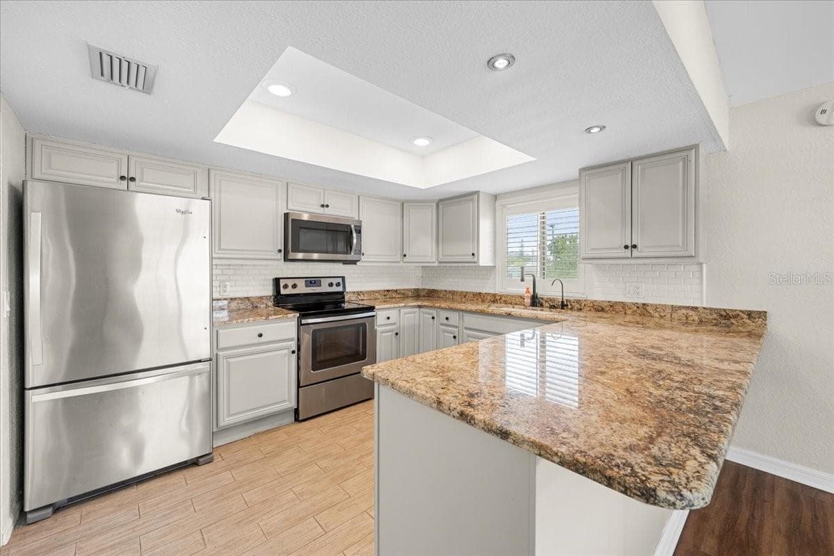 Kitchen - 4675 CHANCELLOR CIR NE, ST PETERSBURG