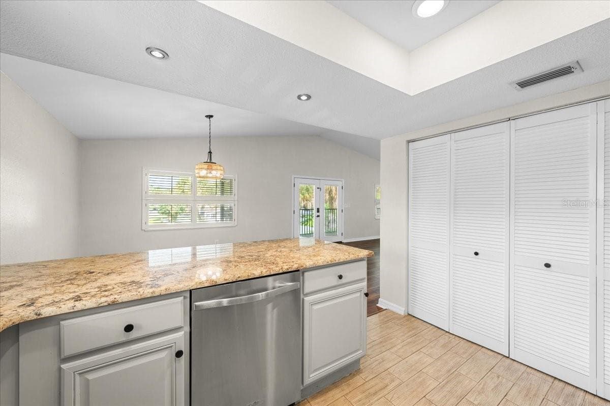 Single Family Residence at 4675 CHANCELLOR CIR NE, ST PETERSBURG, photo 24 of 55