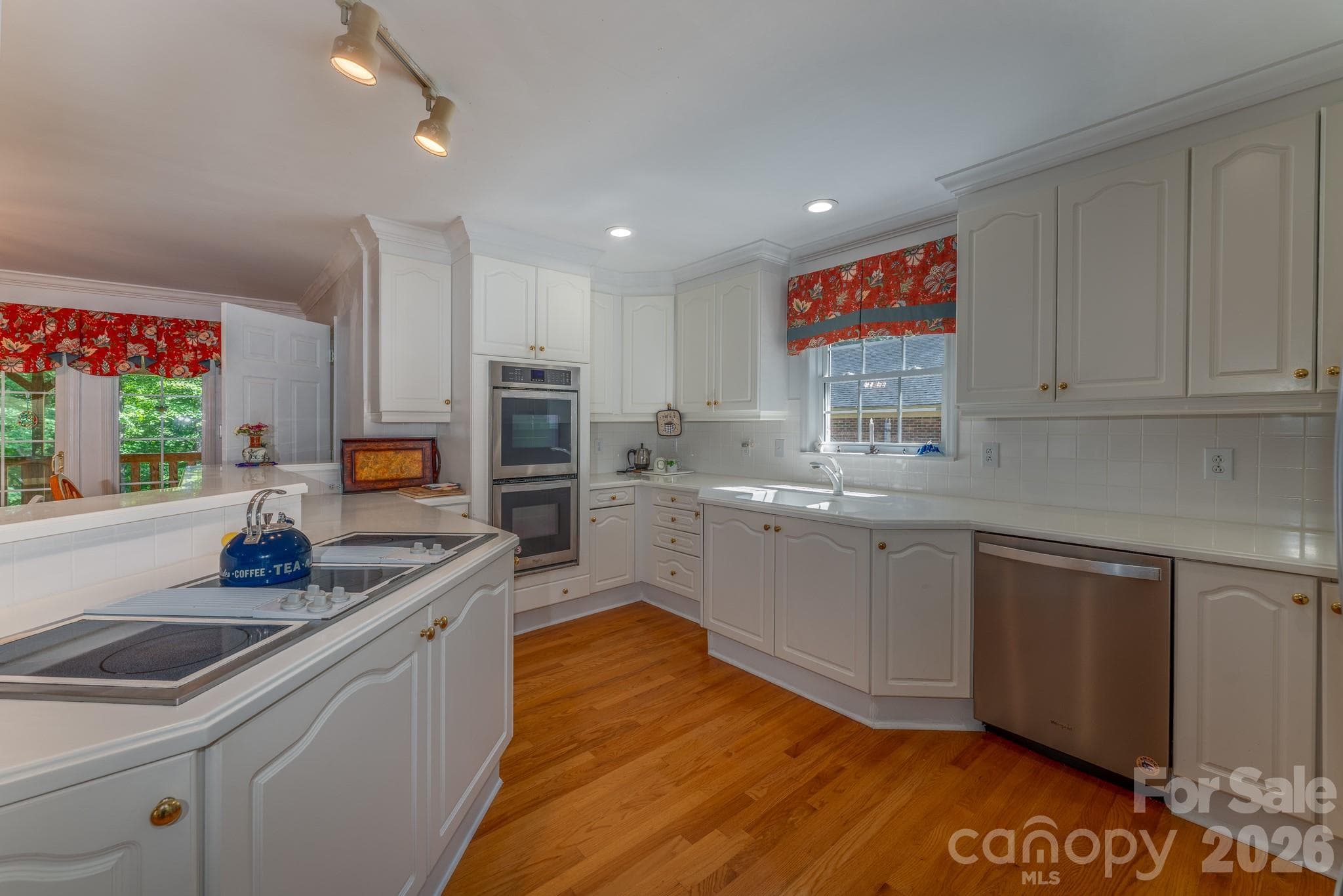 So much room to test your culinary skills! - 1886 Tanasee Gap Road, Balsam Grove