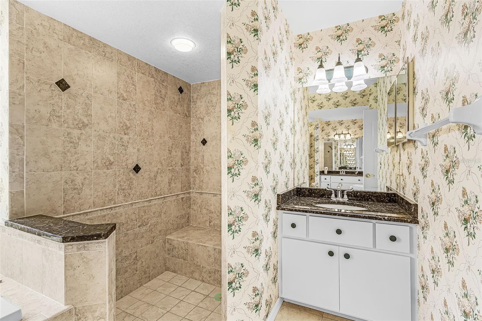 Single Family Residence at 23270 HAINLIN AVE, PORT CHARLOTTE, photo 14 of 39