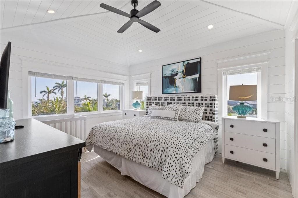 Primary Bedroom - 239 S HARBOR DR, HOLMES BEACH