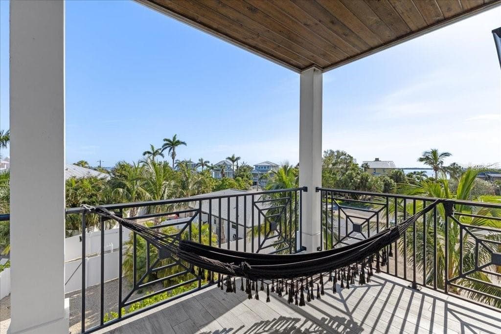 Hammock with a view - 239 S HARBOR DR, HOLMES BEACH