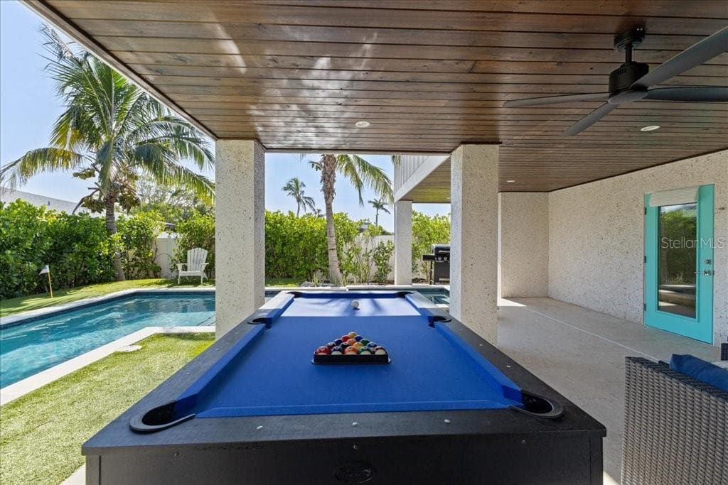 Outdoor Pool Table - 239 S HARBOR DR, HOLMES BEACH