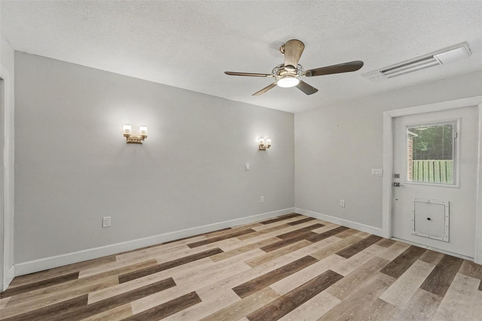 Single Family Residence at 1817 BEACHWAY LN, ODESSA, photo 21 of 39