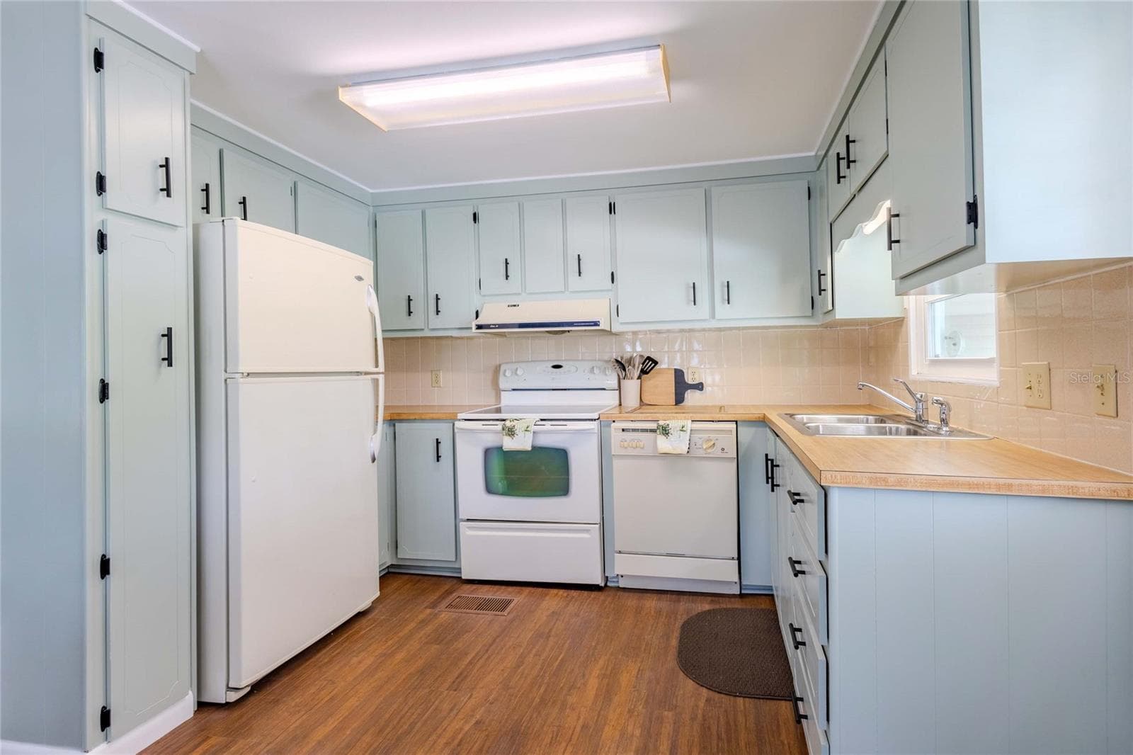 Manufactured Home at 2100 KINGS HWY #305, PORT CHARLOTTE, photo 9 of 91