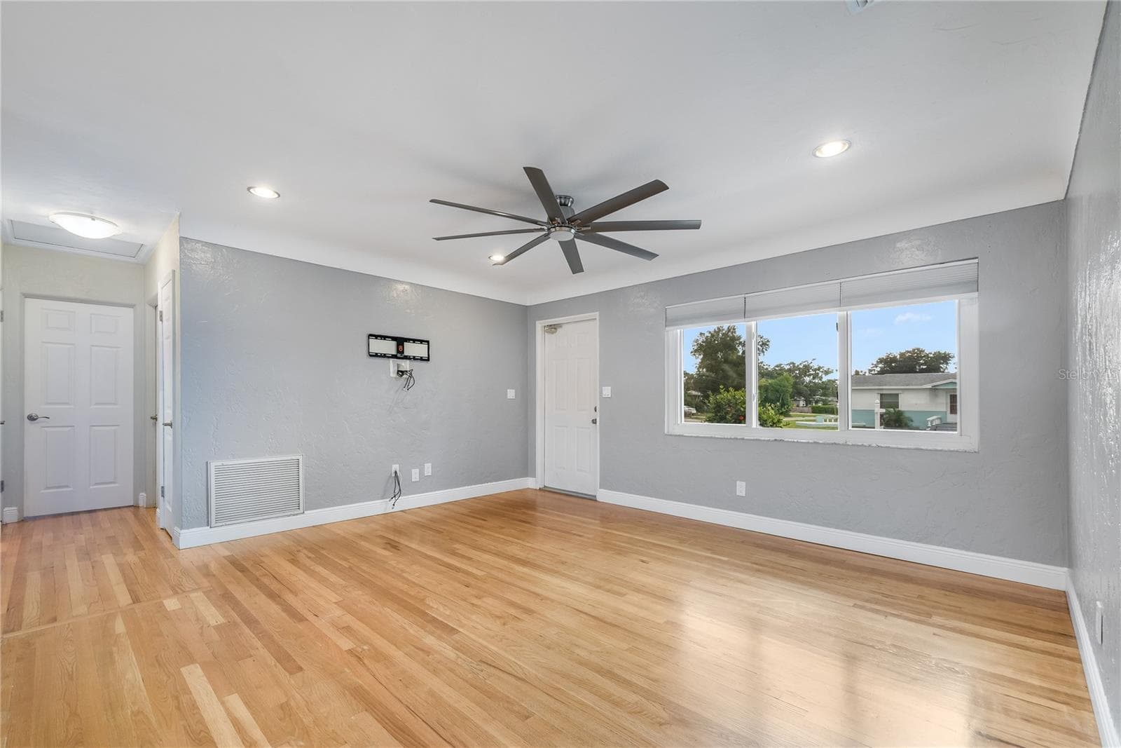 Single Family Residence at 2501 LESLEE LAKE DR N, ST PETERSBURG, photo 19 of 52