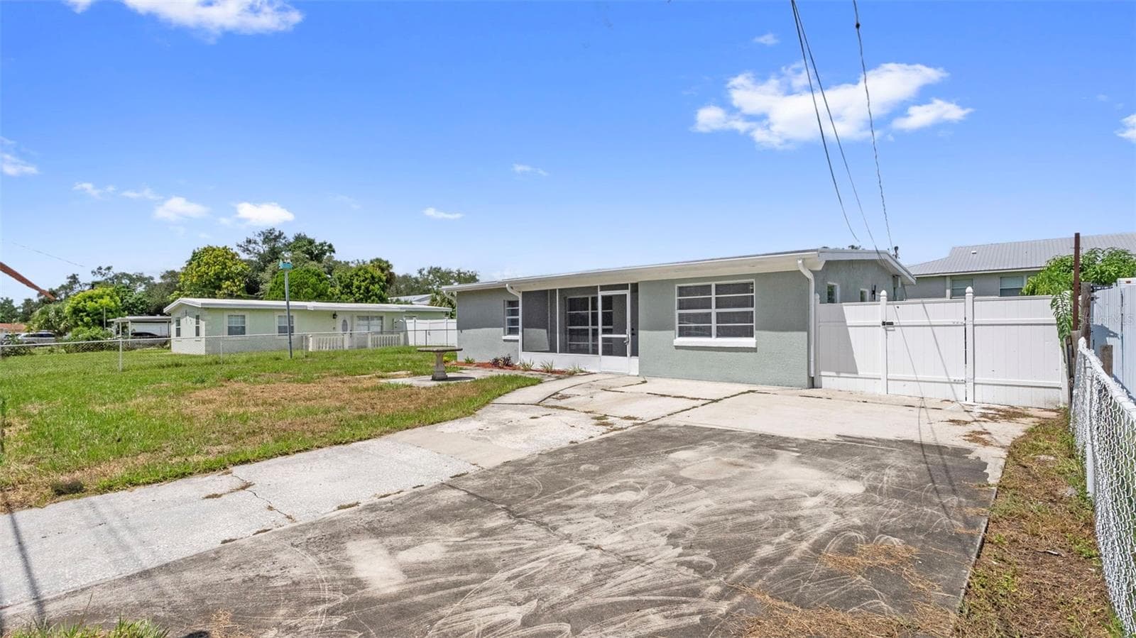 Single Family Residence at 7710 CORAL VINE LN, TAMPA, photo 2 of 39