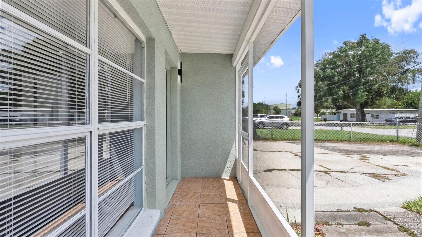 Single Family Residence at 7710 CORAL VINE LN, TAMPA, photo 6 of 39