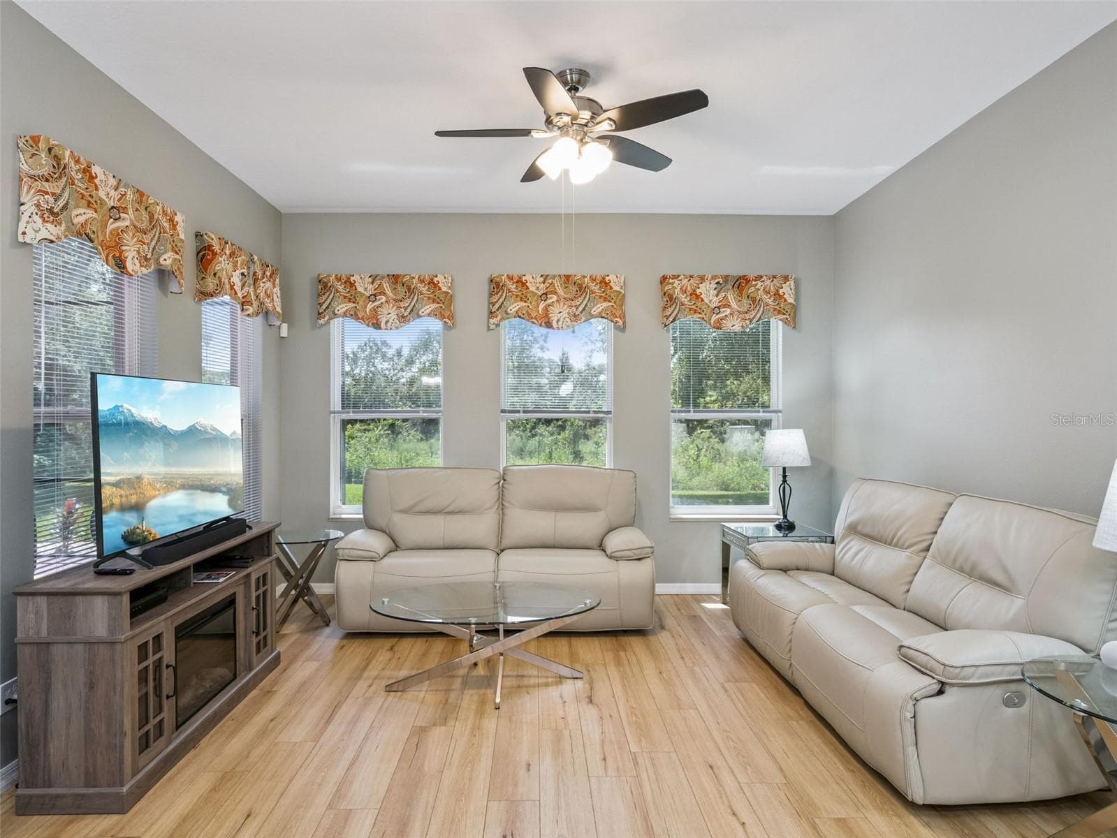 Single Family Residence at 5602 SQUIRES DR, LEESBURG, photo 6 of 60