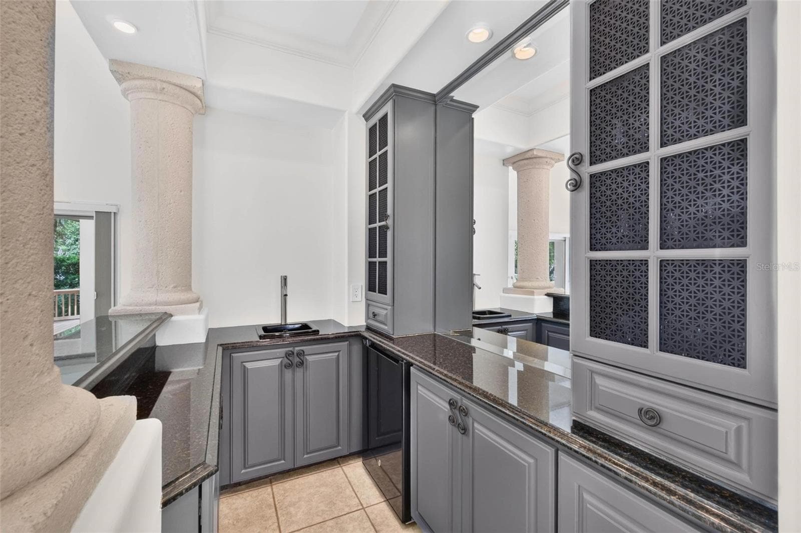 Wet Bar - 1100 TORTUGA CIR NE, ST PETERSBURG