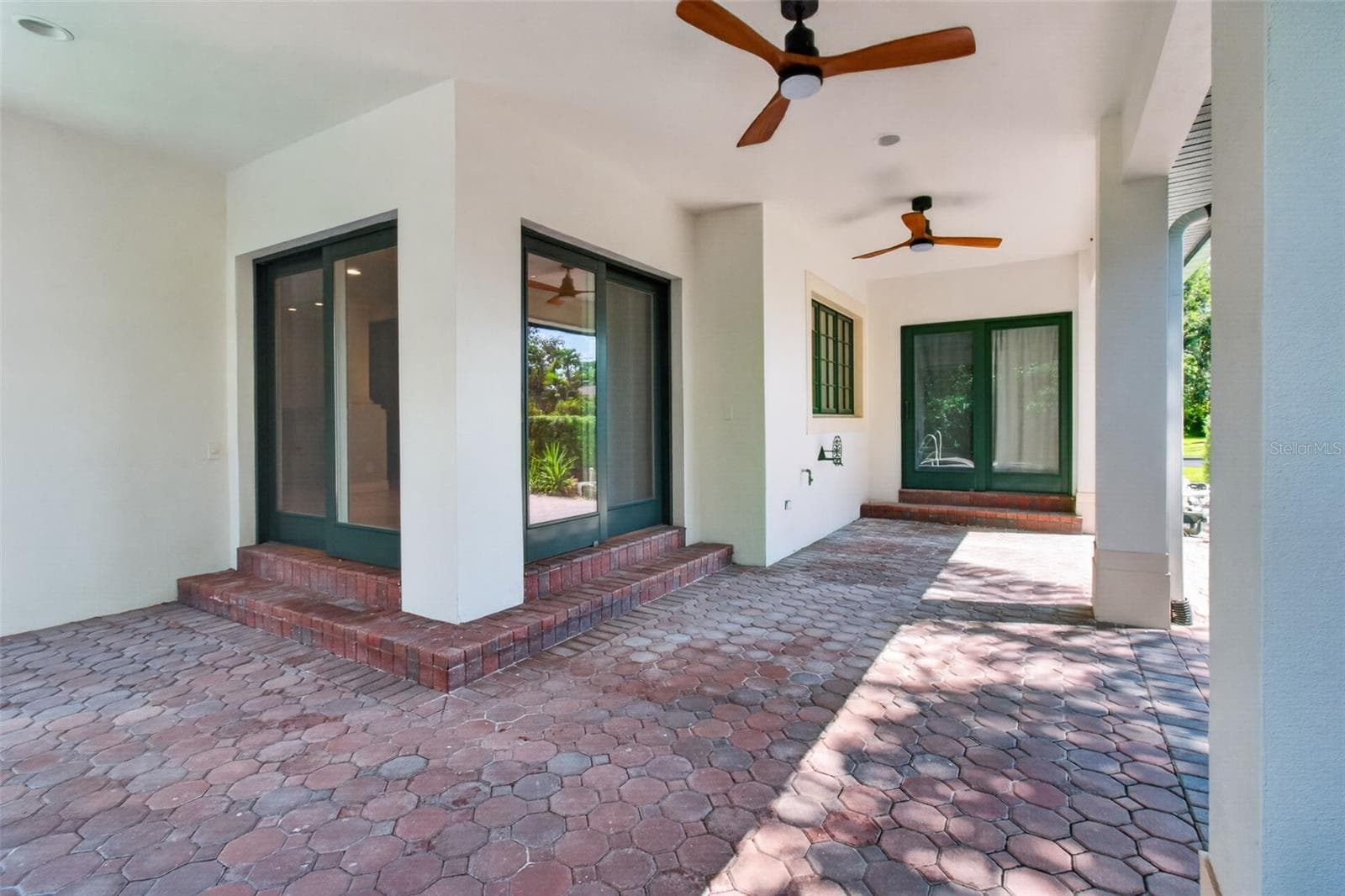 Resort-Style Pool Deck - 1100 TORTUGA CIR NE, ST PETERSBURG