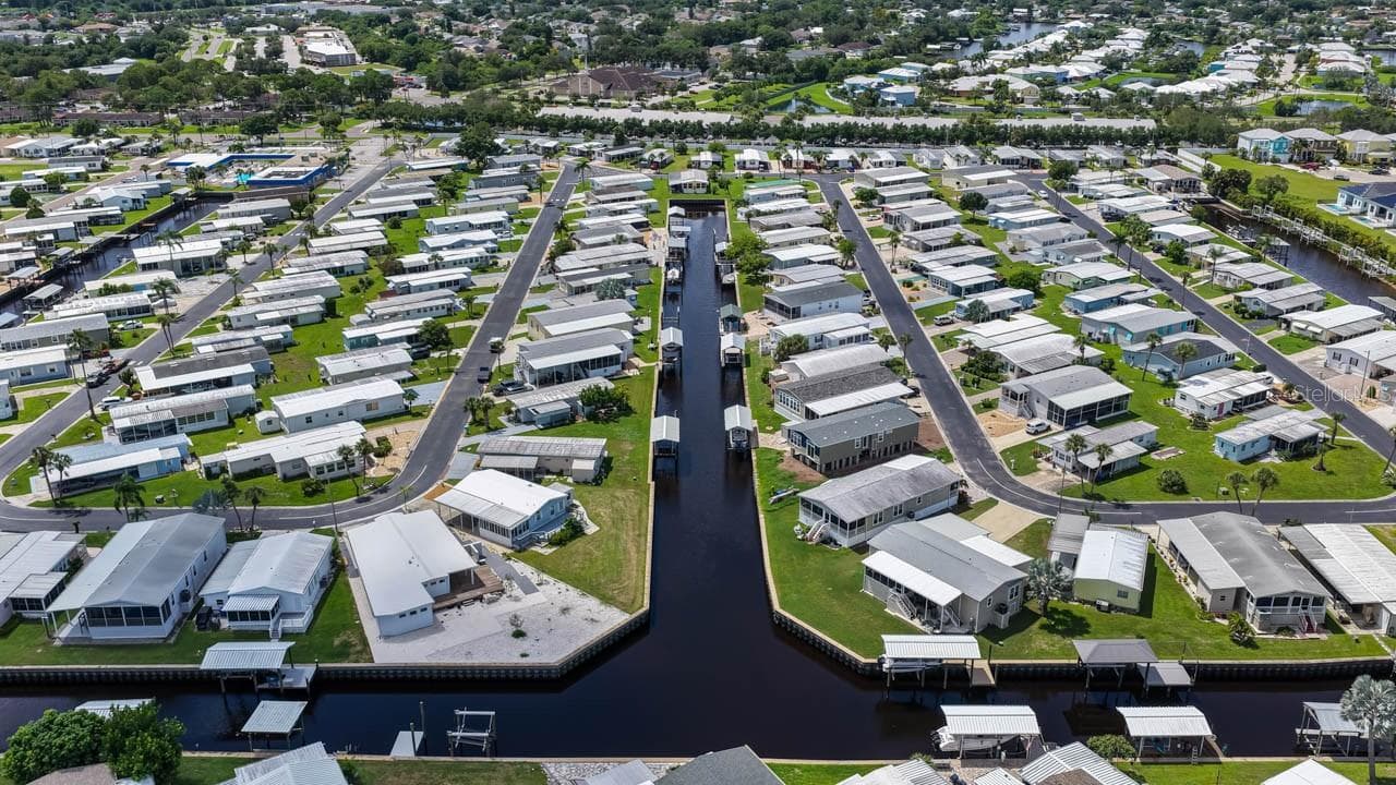 Mobile Home at 116 W SAINT JOHNS WAY, APOLLO BEACH, photo 5 of 24