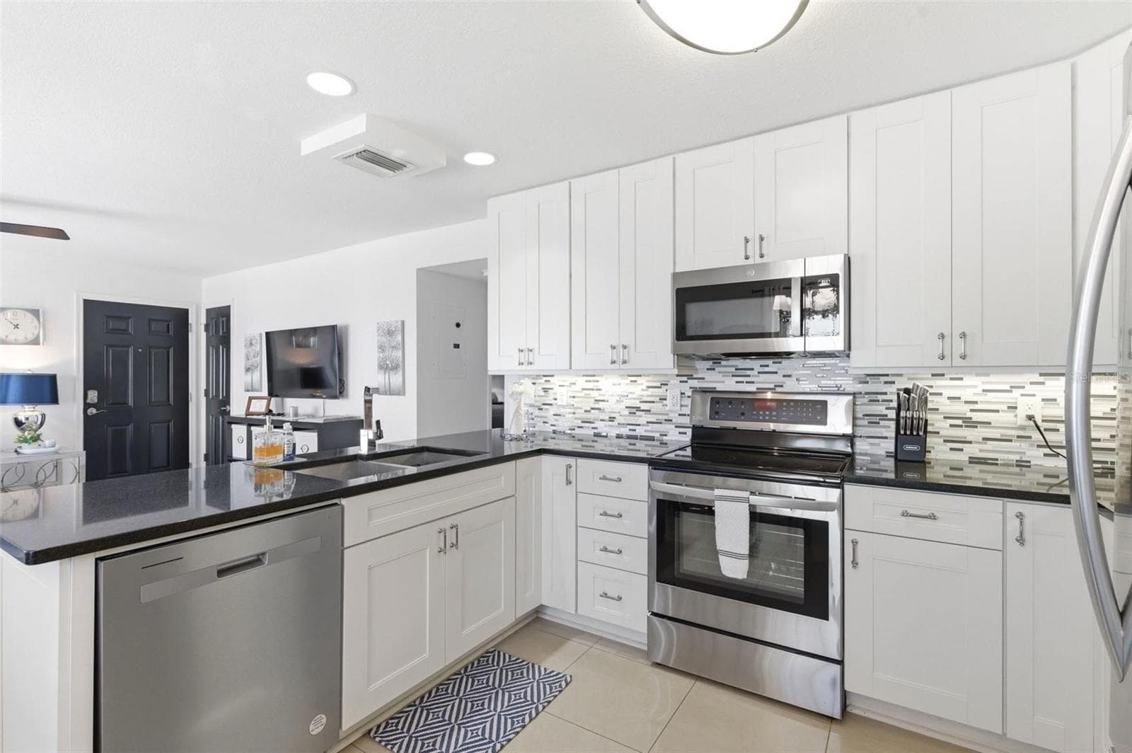 Condominium at 5280 COQUINA KEY DR SE #A, ST PETERSBURG, photo 17 of 78