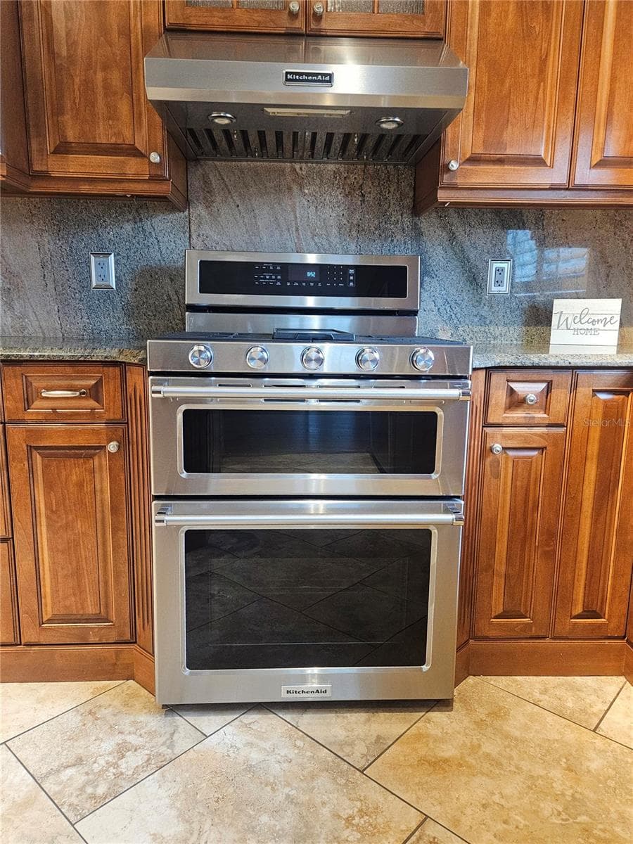 gas stove - double oven - 5421 SE 18TH LN, OCALA