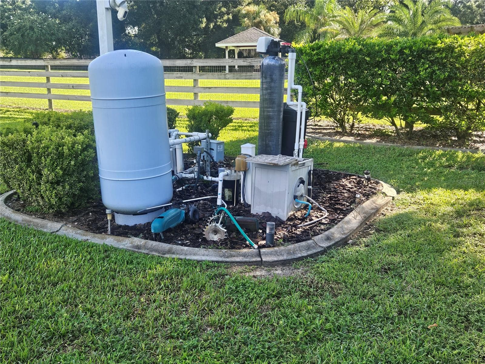 well and Leased water softener - 5421 SE 18TH LN, OCALA