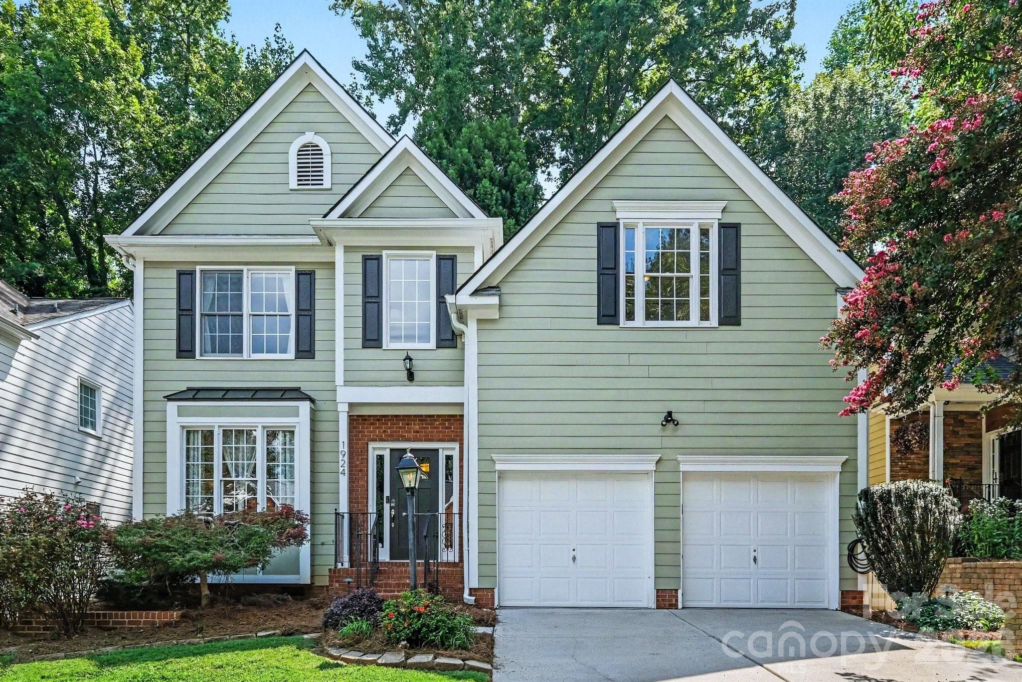 1924 DeArmon Drive
