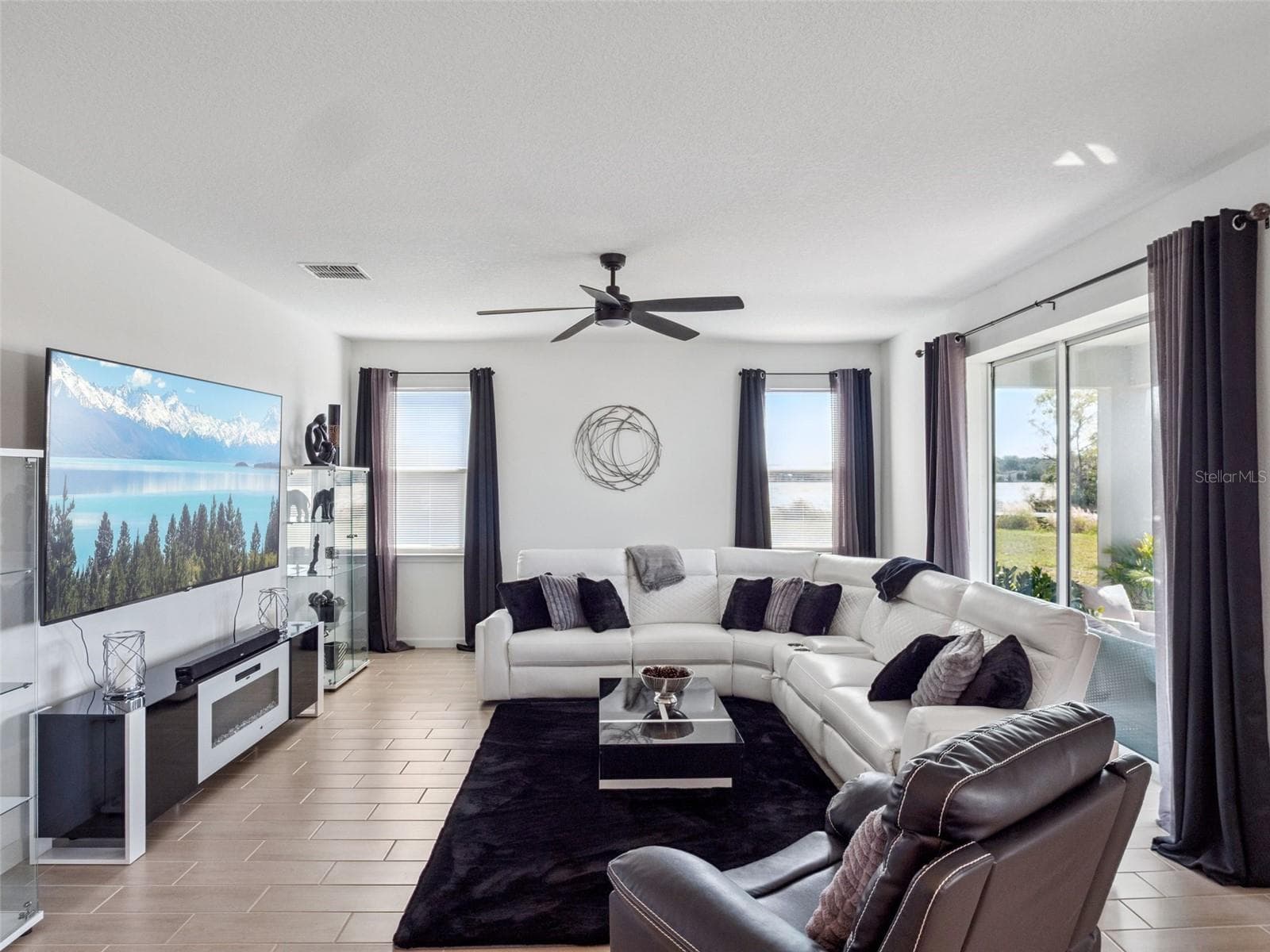 family room - 591 VIA BELLA CT, HOWEY IN THE HILLS