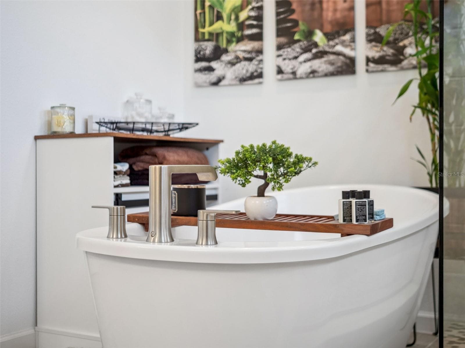 owners spa suite - 591 VIA BELLA CT, HOWEY IN THE HILLS