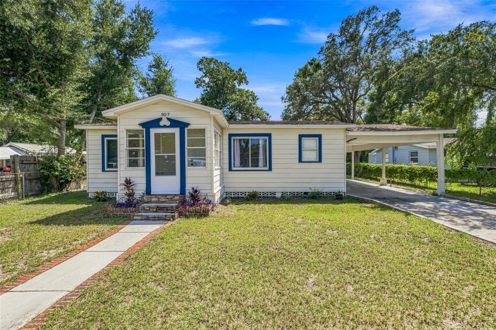 807 E ORCHID AVE