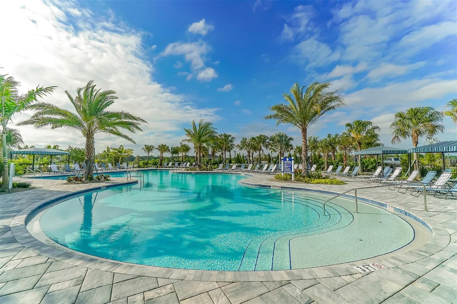 Resort style pool - 13667 OLD CREEK CT, PARRISH