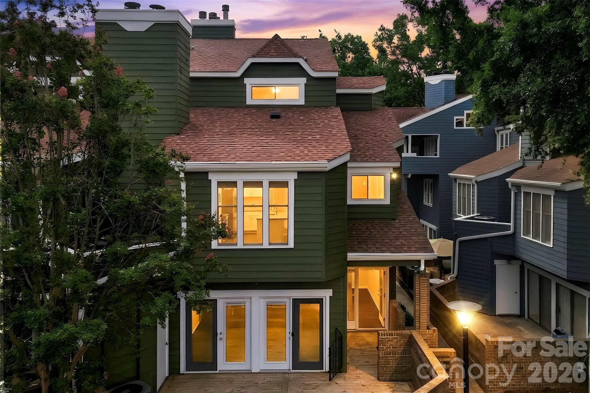 425 W 8th Street