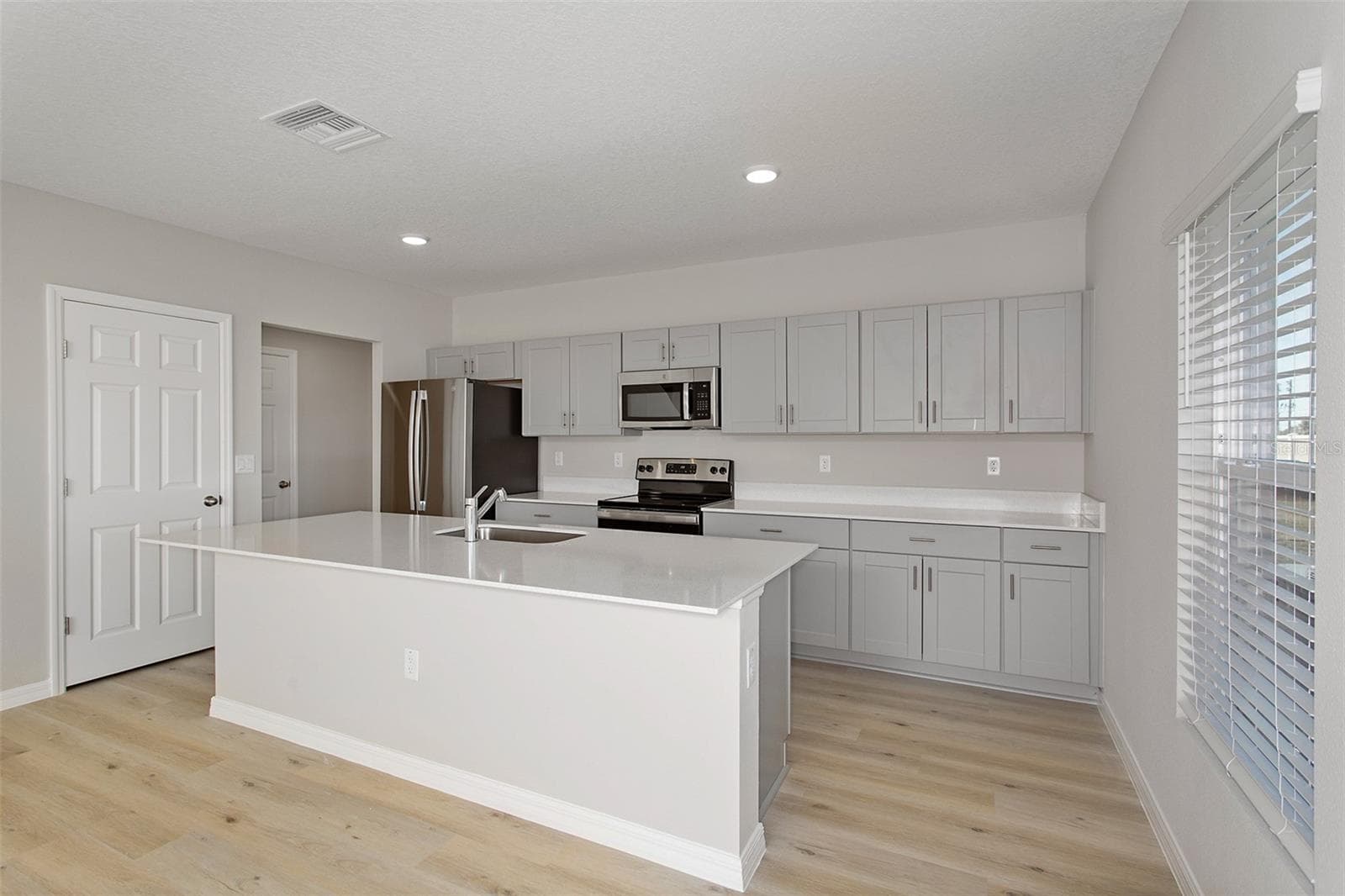 Single Family Residence at 36675 THORNHEDGE DR, ZEPHYRHILLS, photo 8 of 31