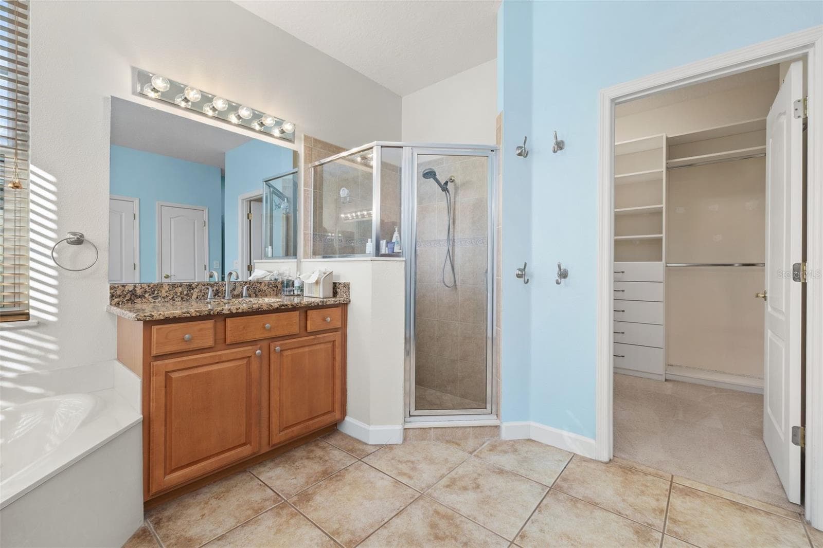 Walk-in shower, plus vanity #2 near closet #2 - 2039 HARBOR COVE WAY, WINTER GARDEN