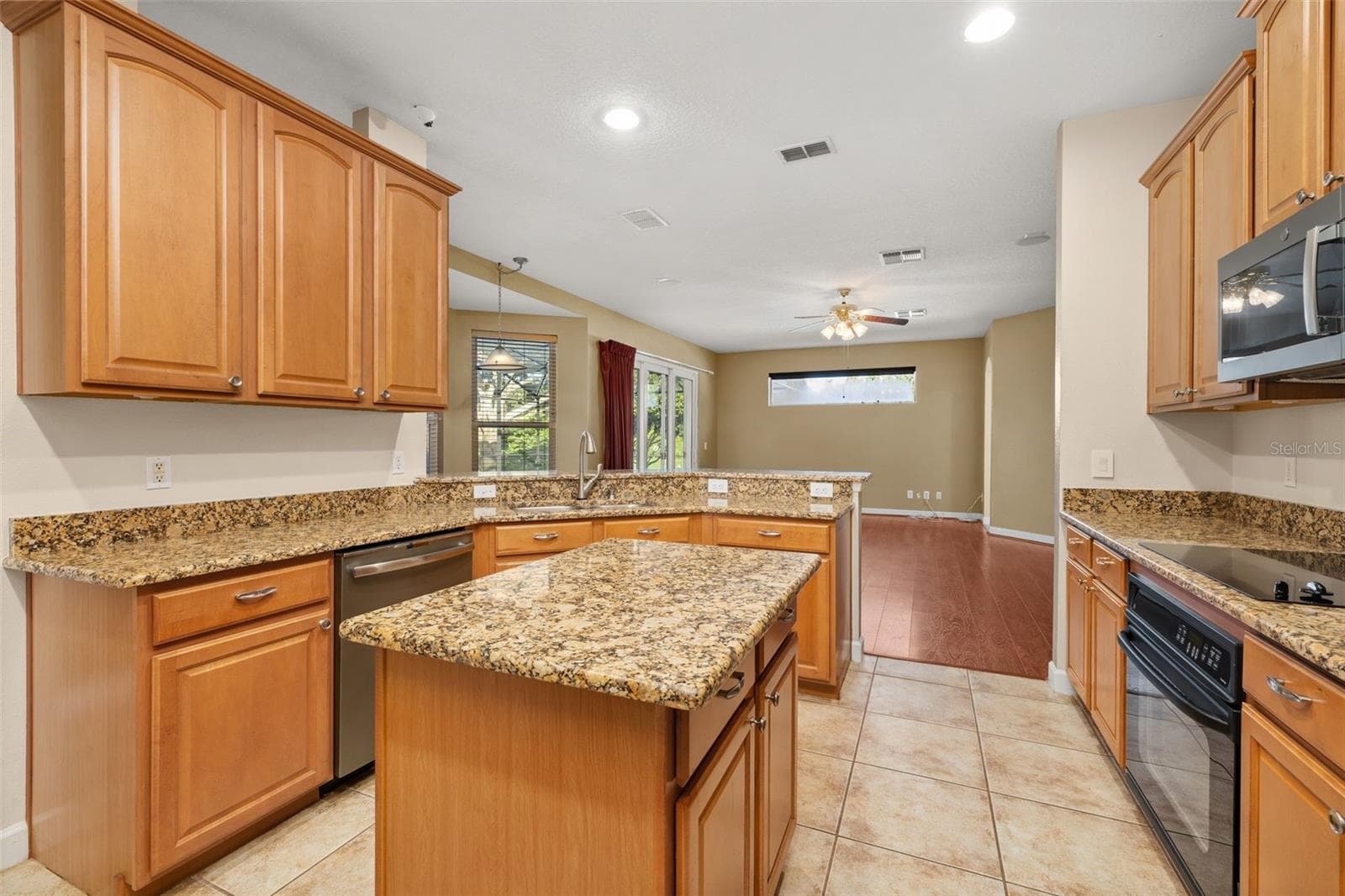 Granite countertops, wood cabinets, and stainless steel appliances - 2039 HARBOR COVE WAY, WINTER GARDEN