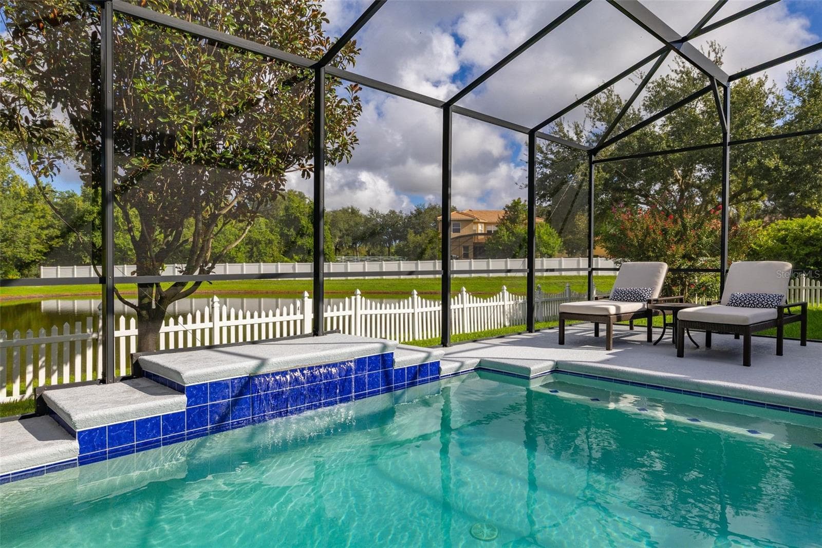 Beautiful water feature into the 5' deep end - 2039 HARBOR COVE WAY, WINTER GARDEN
