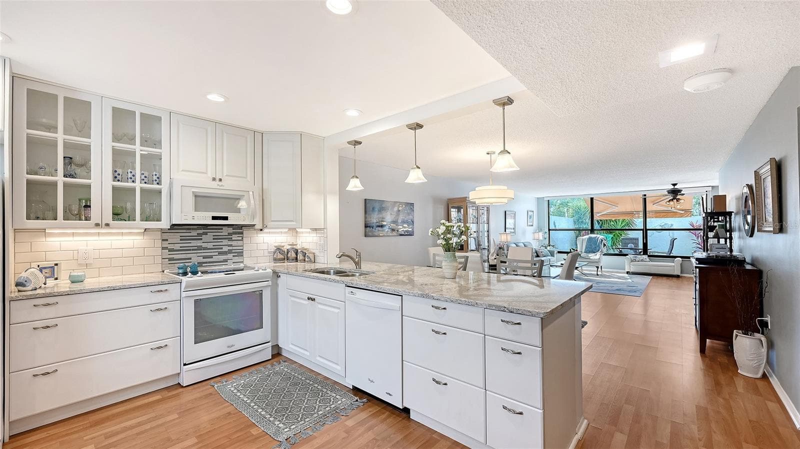 updated/open Kitchen w subay tile backplash - 666 WOODLAWN DR #666, BRADENTON