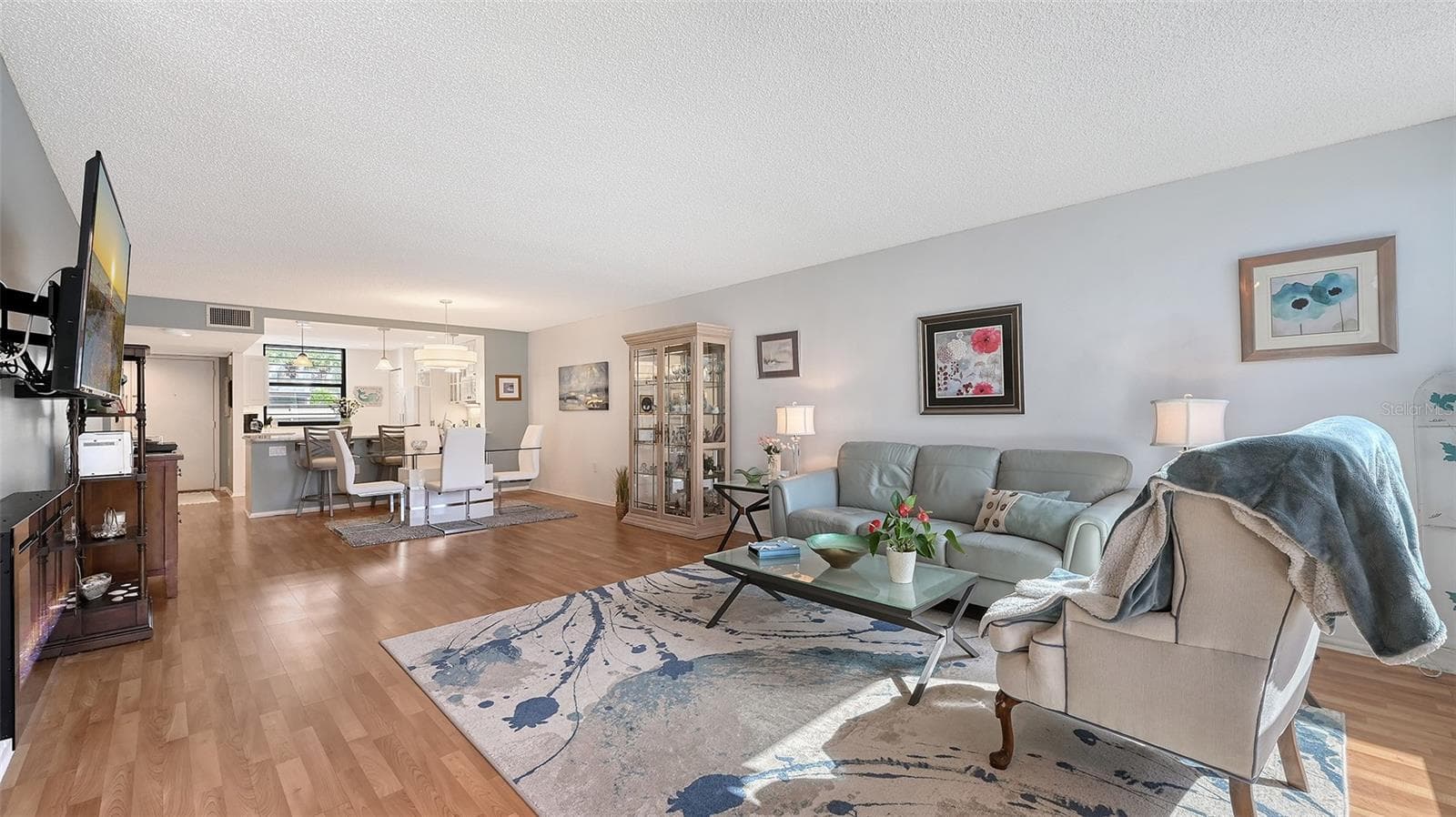 View from back of living room into kitchen - 666 WOODLAWN DR #666, BRADENTON