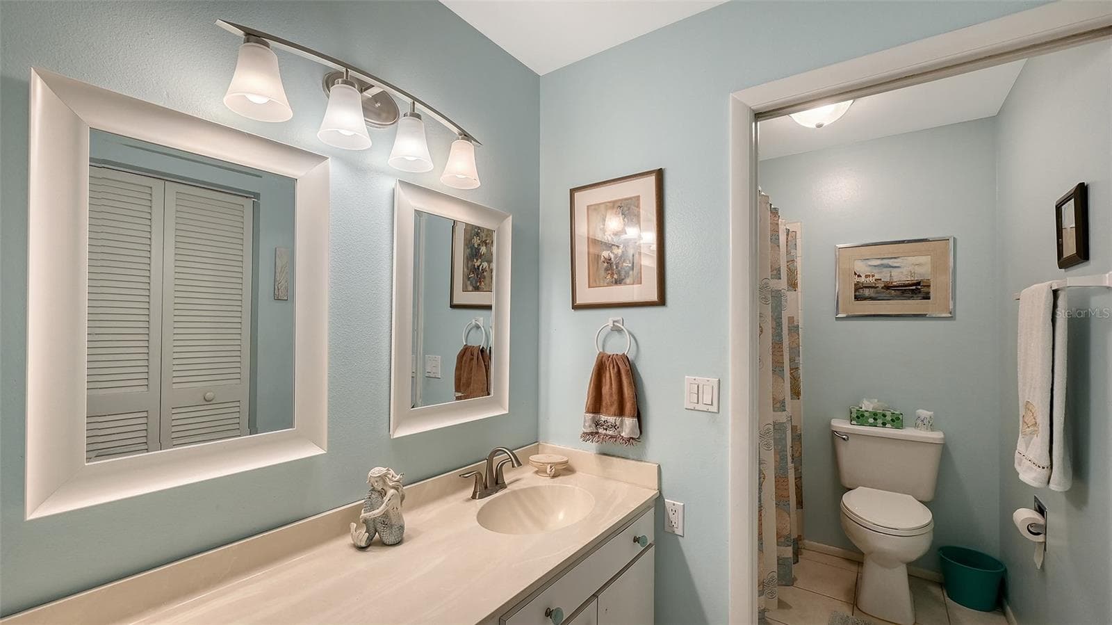 Main bathroom - 666 WOODLAWN DR #666, BRADENTON