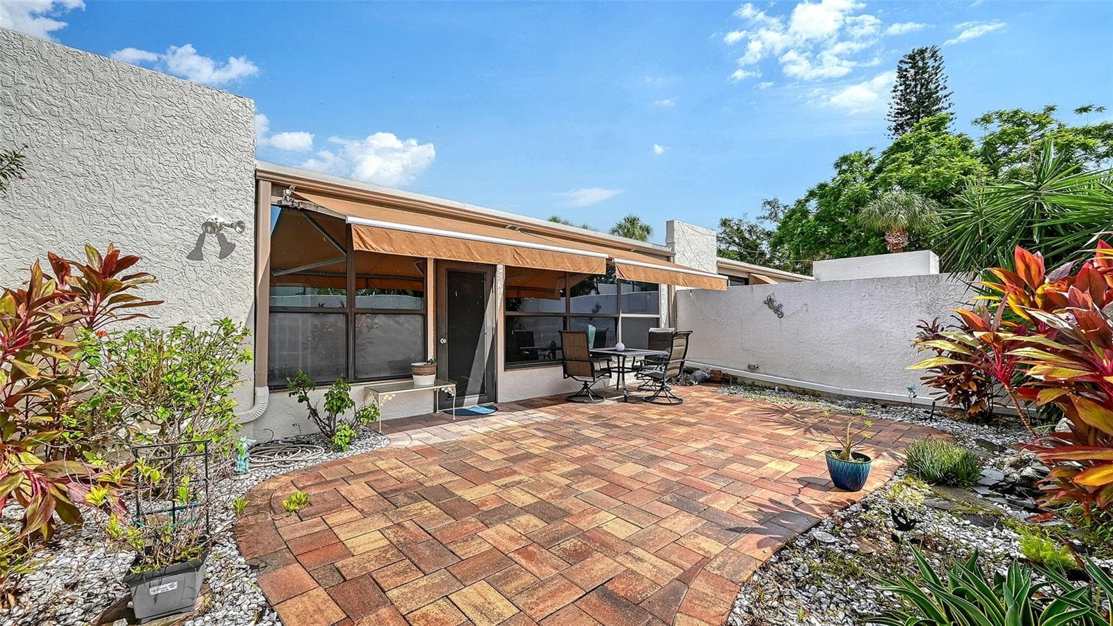 The back of the residences with the retractable shade. - 666 WOODLAWN DR #666, BRADENTON