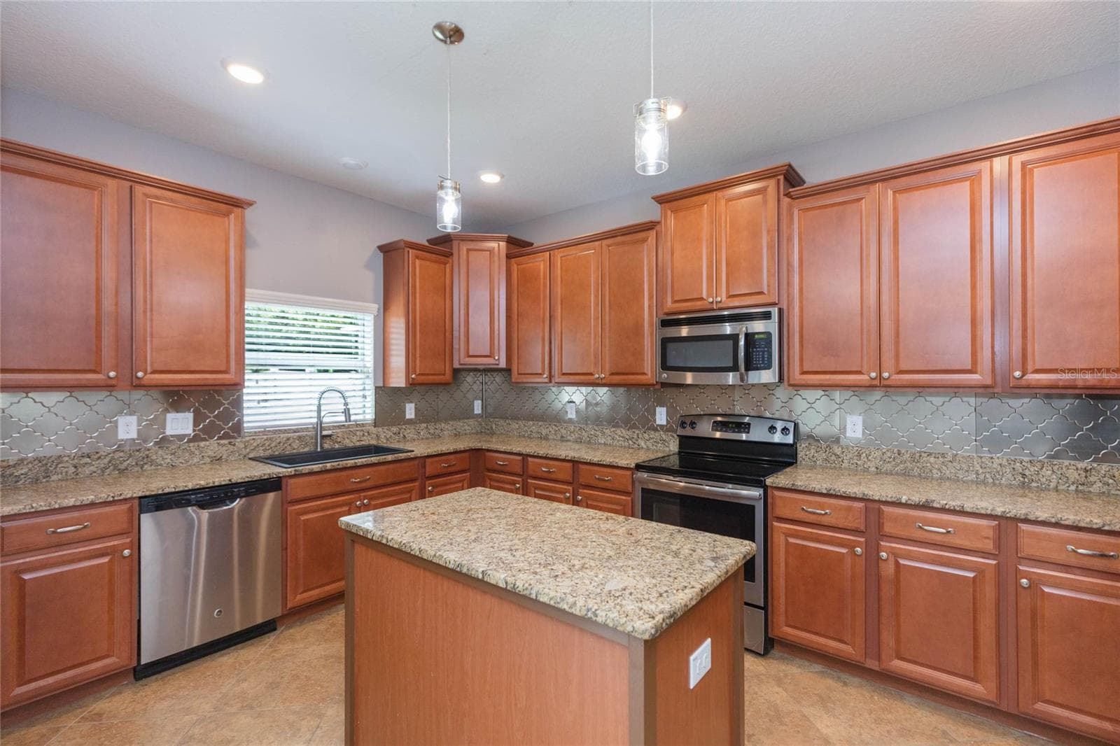 Single Family Residence at 11508 MANSFIELD POINT DR, RIVERVIEW, photo 19 of 47