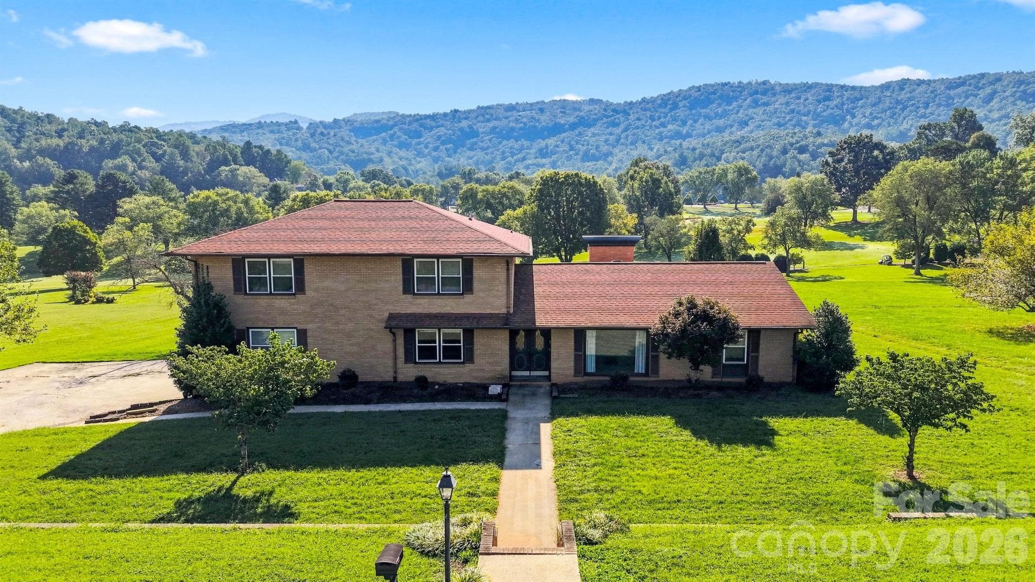 2796 Lakeview Drive
