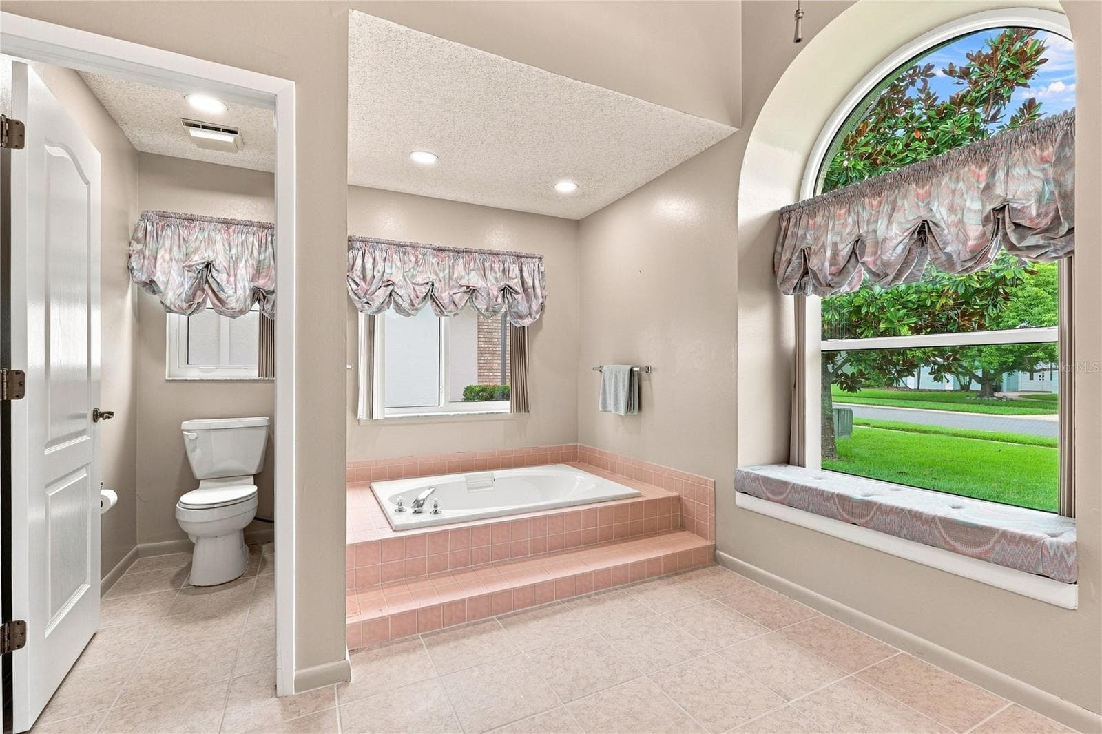 Primary Bathroom - 679 LITCHFIELD LN, DUNEDIN