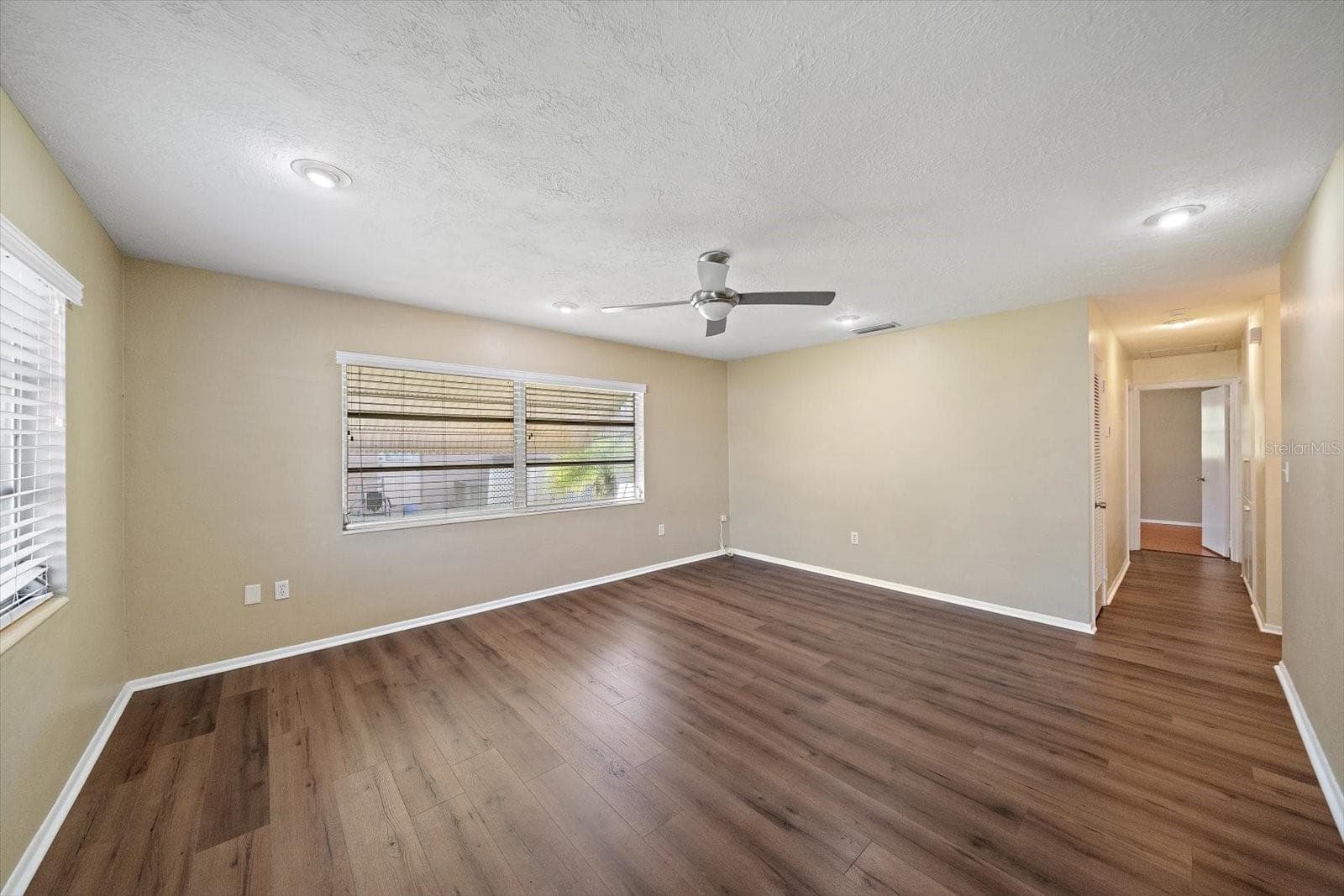 Single Family Residence at 5507 HARBOR RD, BRADENTON, photo 3 of 36