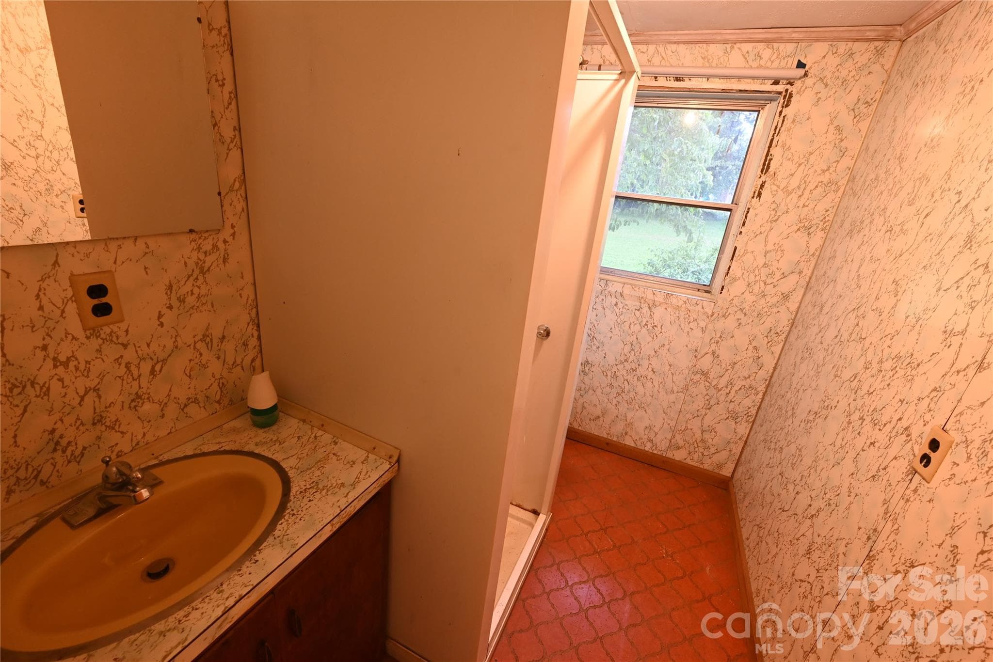 2nd LQ BA - 105 Owens Avenue NE, Drexel