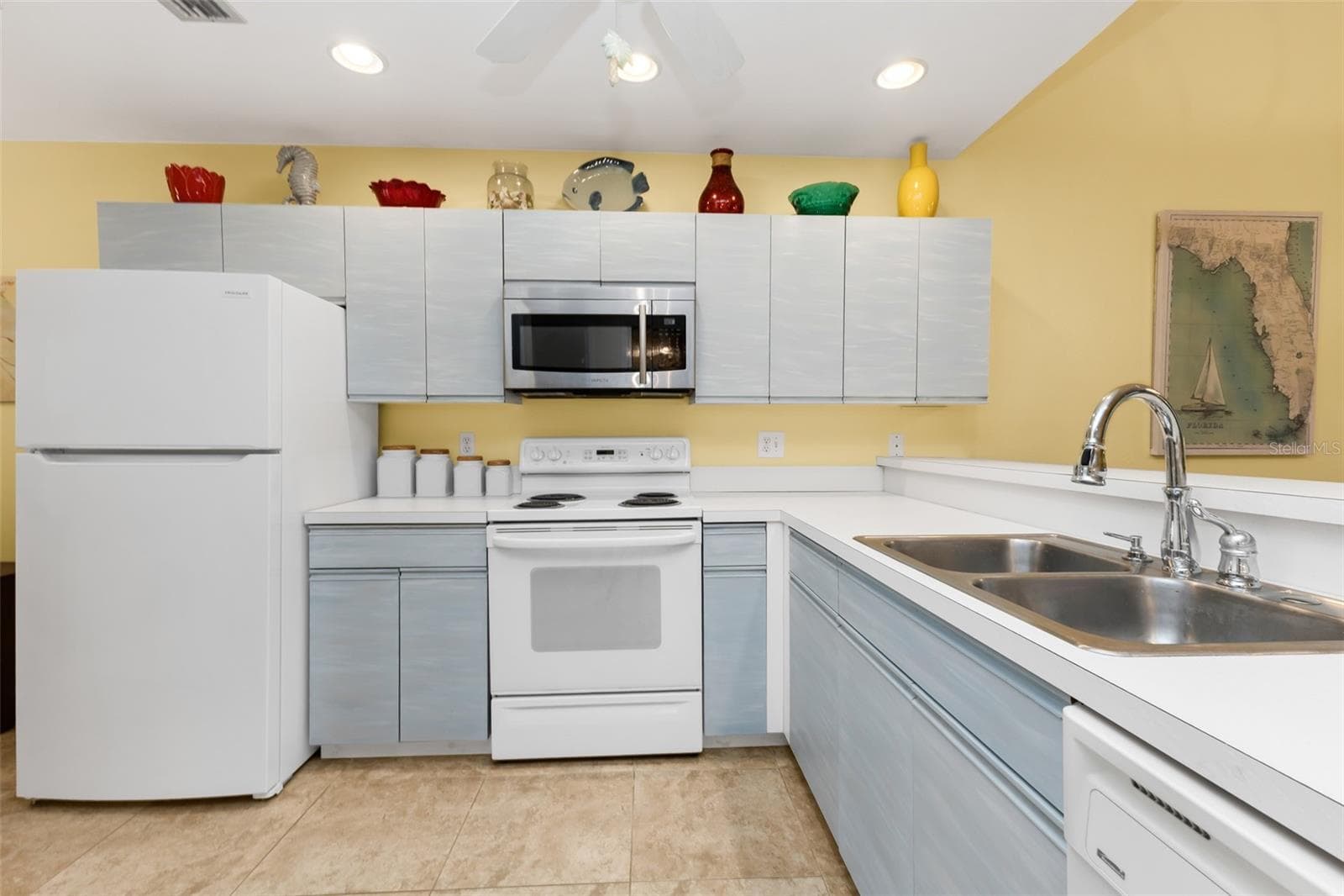 Wide open kitchen, laundry, and bonus flex space. - 6800 PLACIDA RD #235, ENGLEWOOD