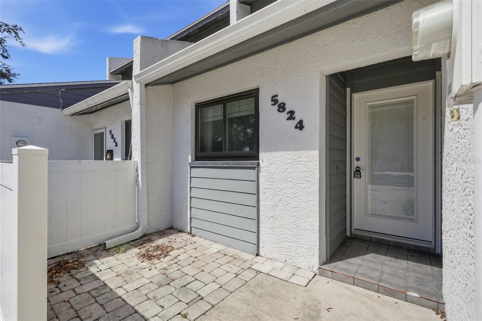Townhouse at 5824 IDLE FOREST PL, TAMPA, photo 2 of 46