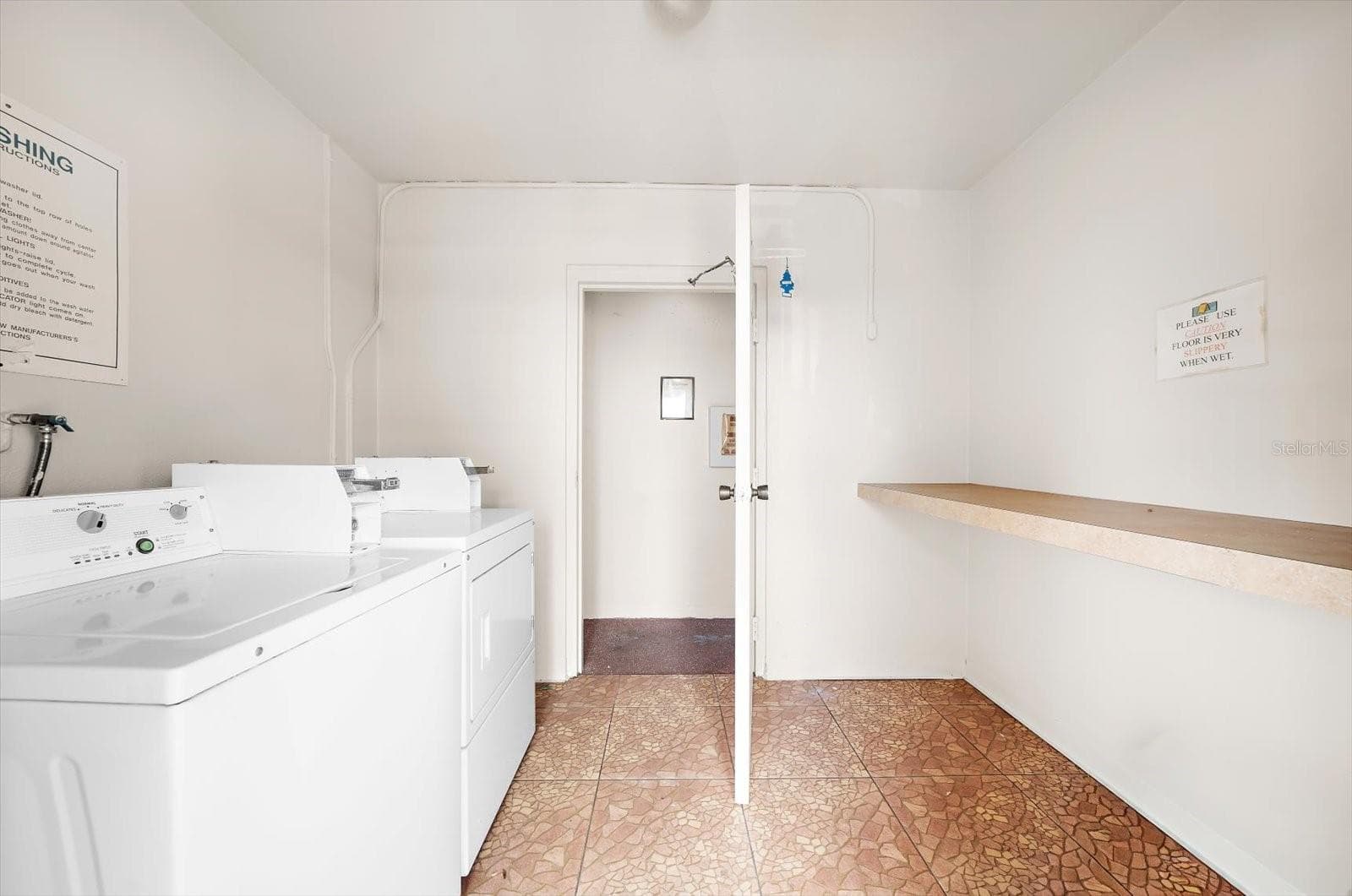 Building laundry area - 868 BAYWAY BLVD #307, CLEARWATER BEACH
