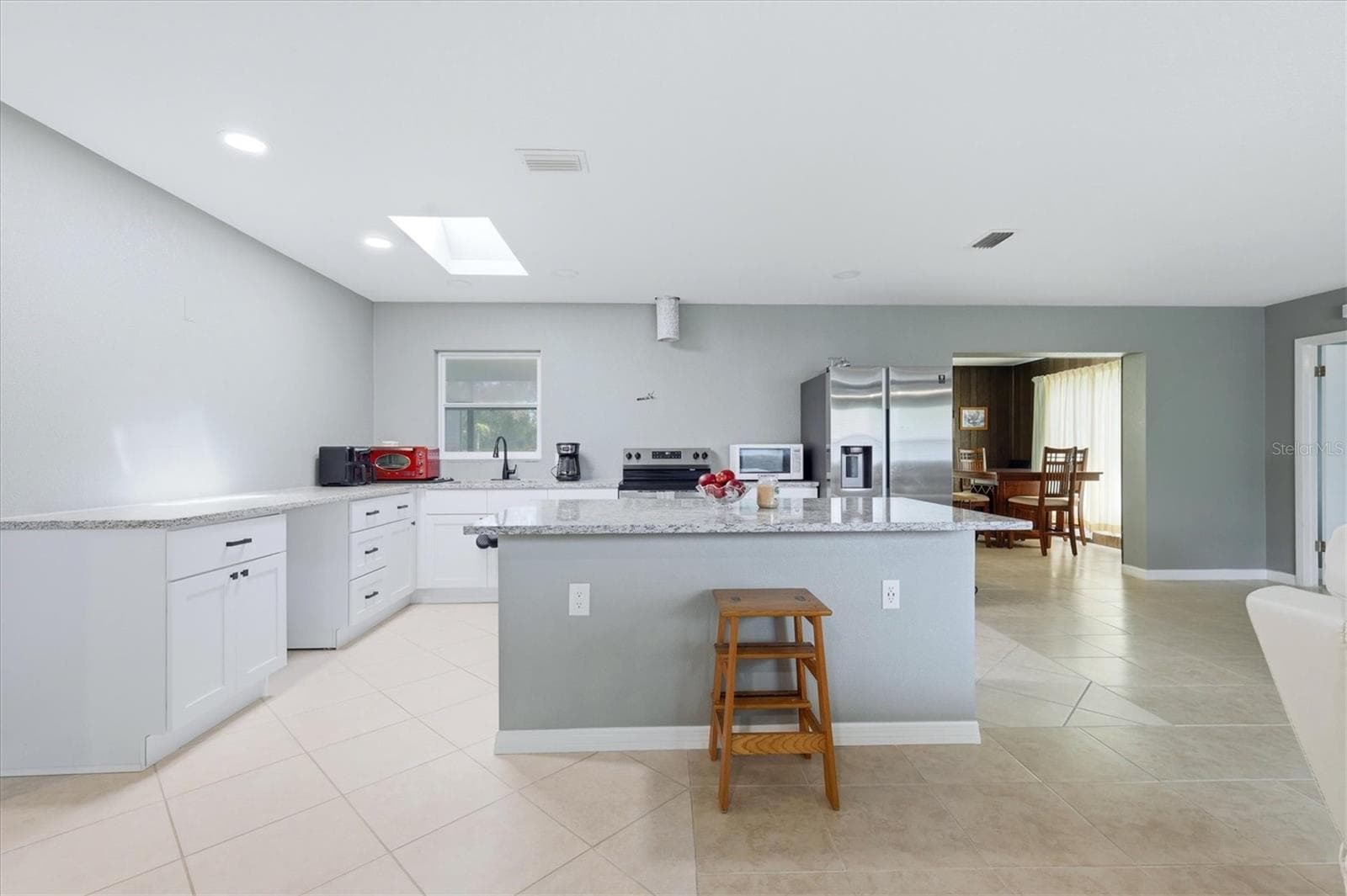 Single Family Residence at 15231 CHAMBERLAIN BLVD, PORT CHARLOTTE, photo 10 of 46