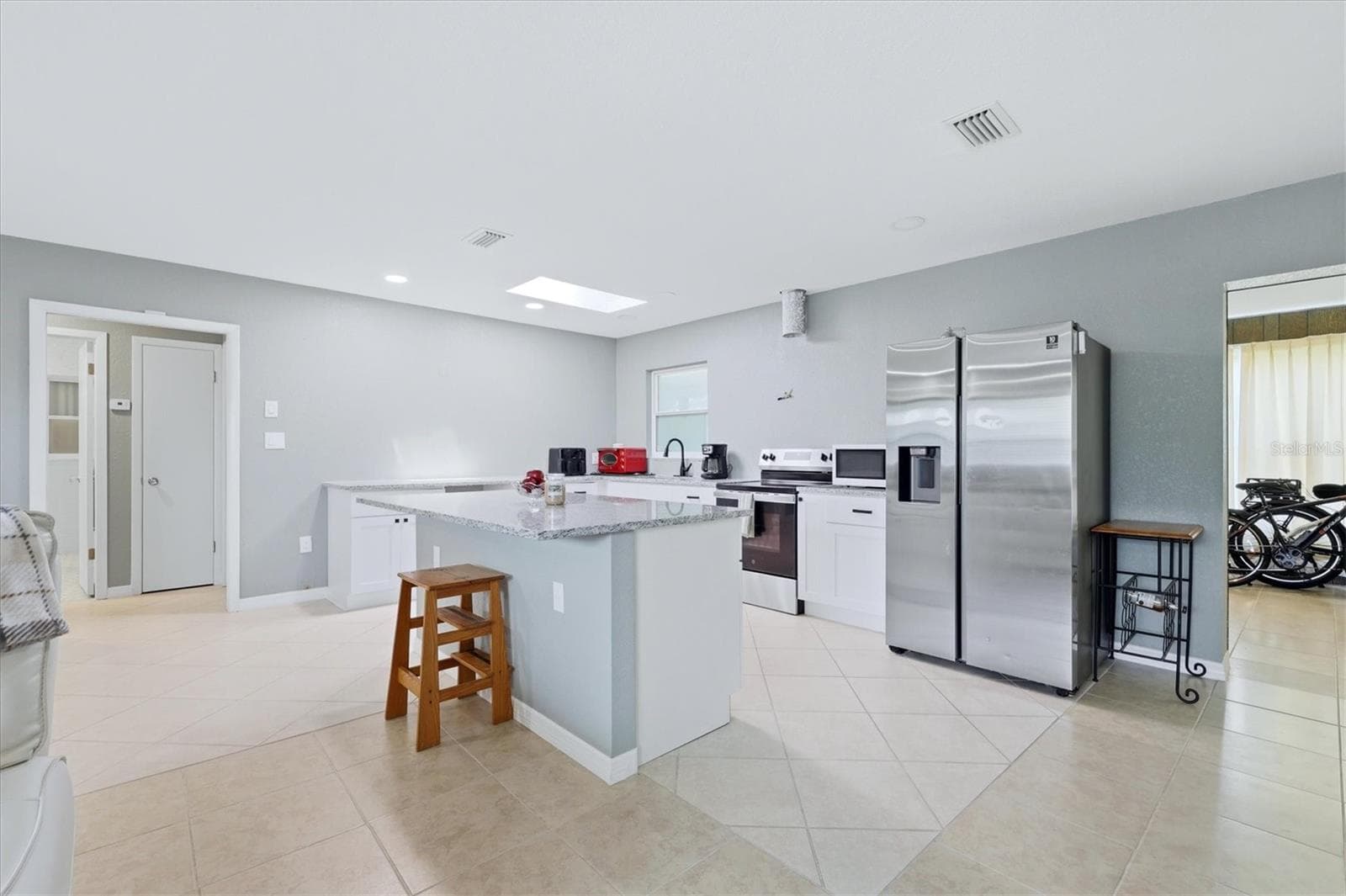 Single Family Residence at 15231 CHAMBERLAIN BLVD, PORT CHARLOTTE, photo 11 of 46