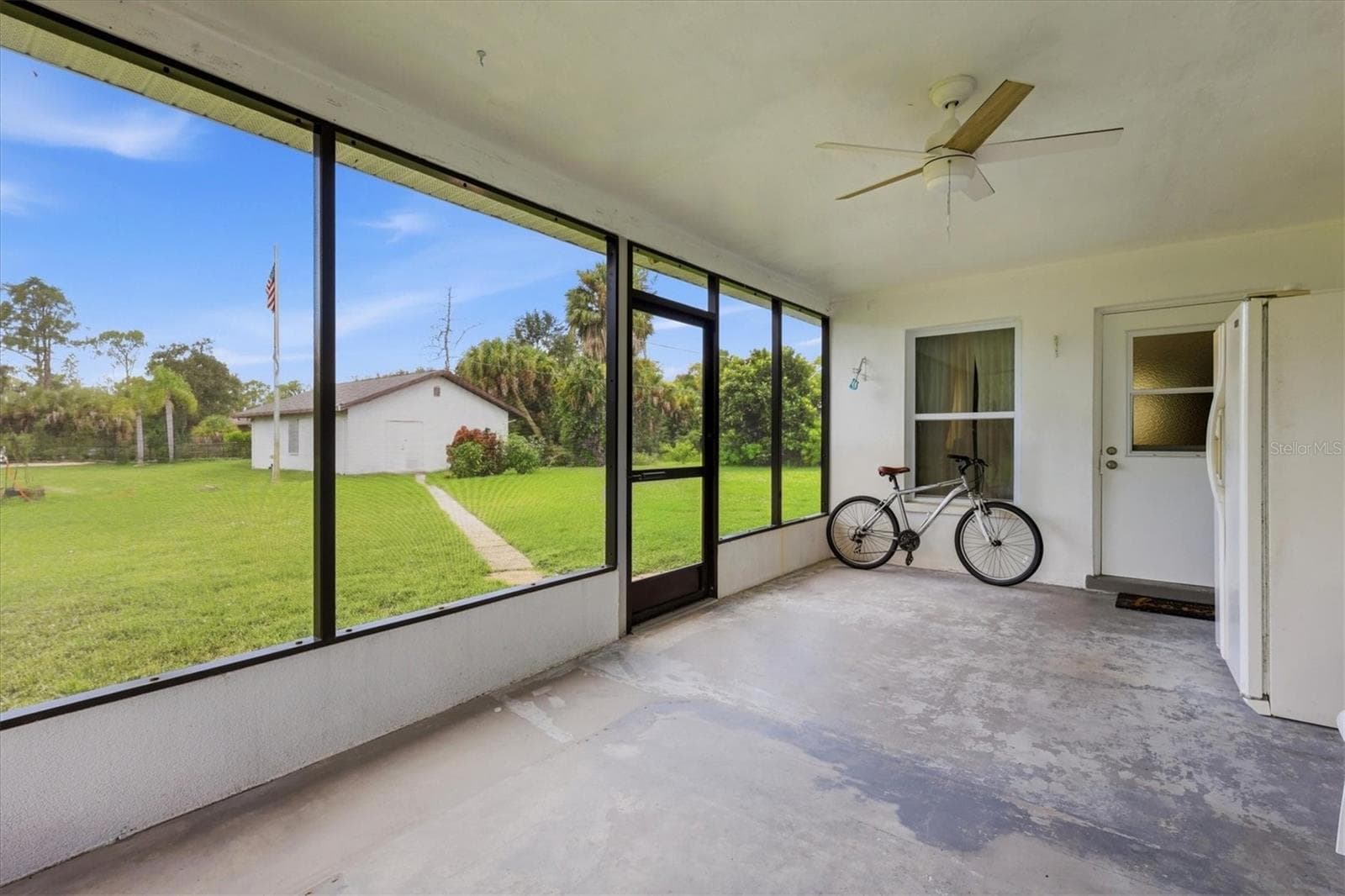 Single Family Residence at 15231 CHAMBERLAIN BLVD, PORT CHARLOTTE, photo 28 of 46
