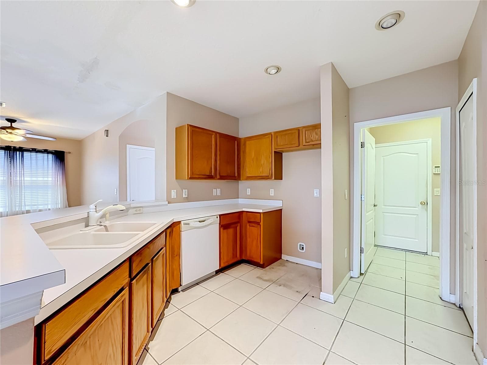 Single Family Residence at 7931 CARRIAGE POINTE DR, GIBSONTON, photo 19 of 59